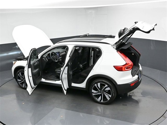 Used 2024 Volvo XC40 B5 Plus image 46