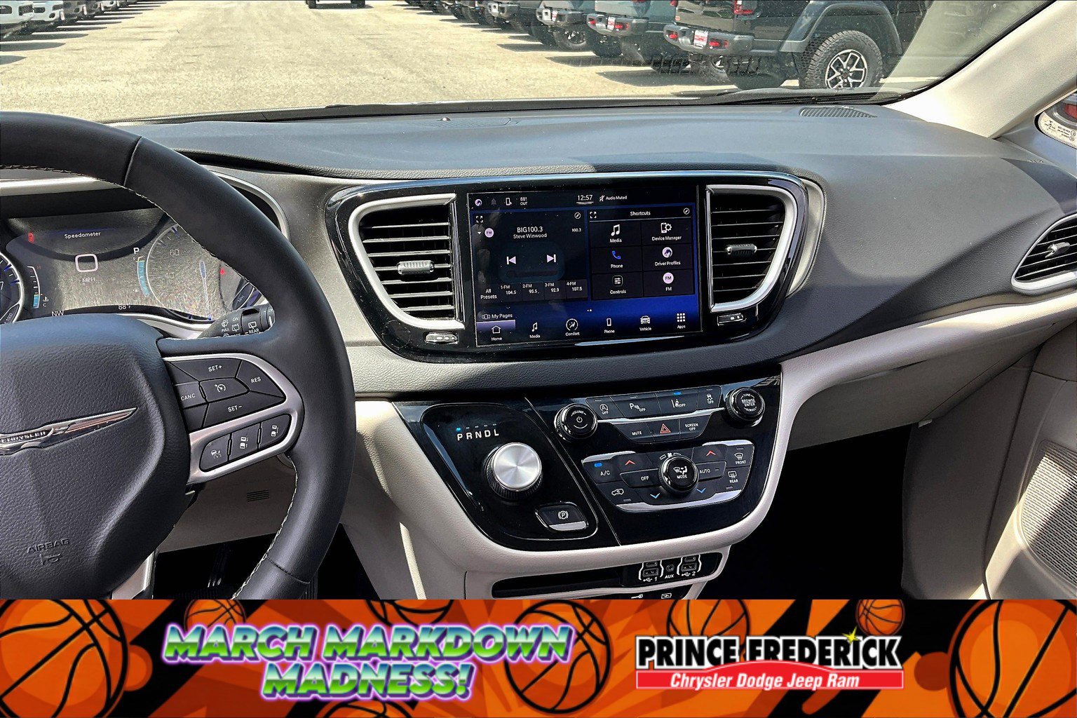 Used 2022 Chrysler Pacifica Touring-L image 6