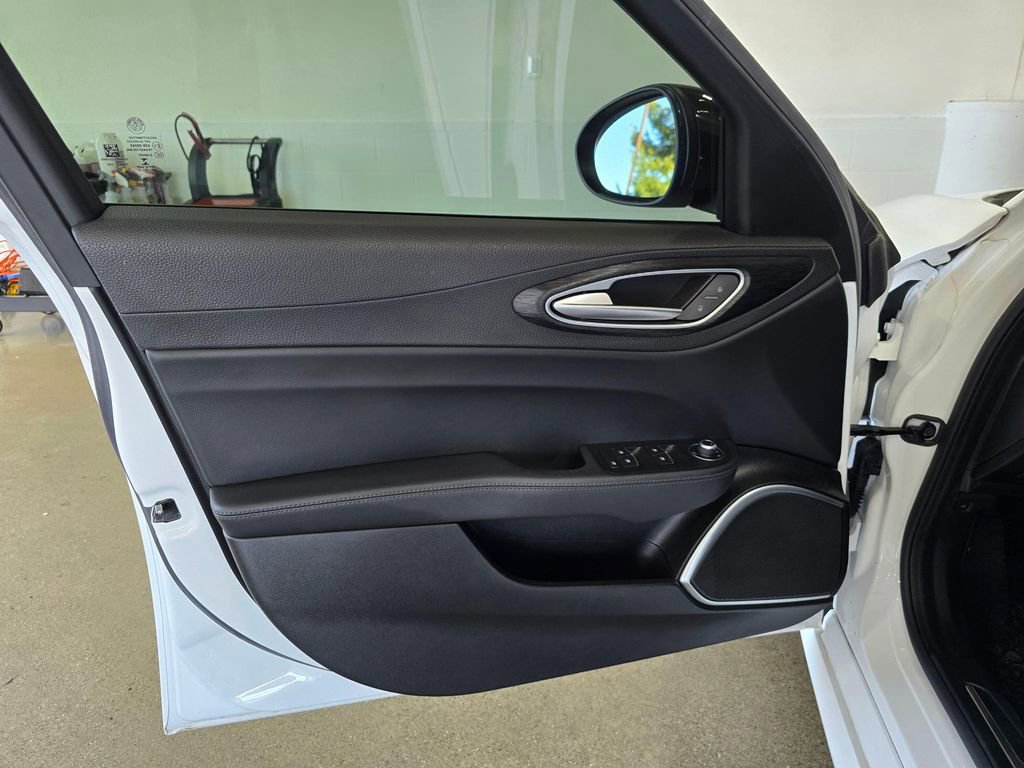Used 2019 Alfa Romeo Giulia Sprint w/ Nero Edizione image 20