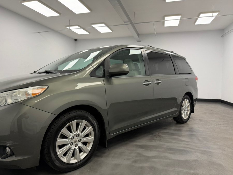 Used 2011 Toyota Sienna XLE w/ Premium Pkg AWD/4WD image 13