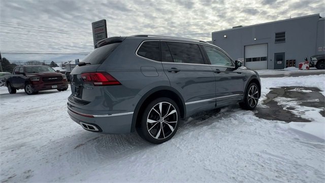 Used 2022 Volkswagen Tiguan SEL R-Line image 8
