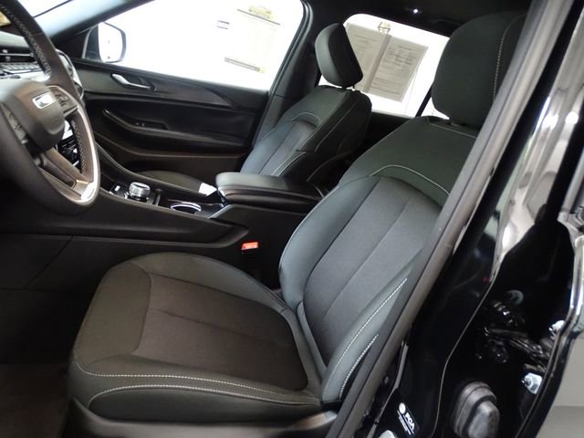 Certified 2025 Jeep Grand Cherokee Laredo X w/ Luxury Tech Group I image 2