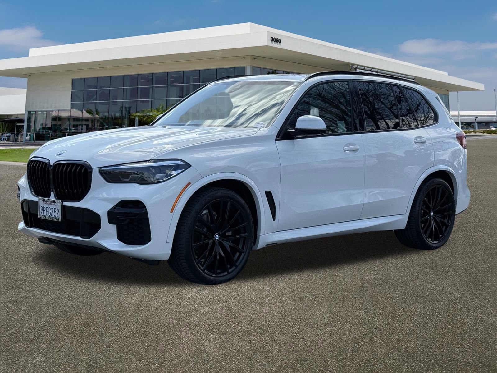 Used 2023 BMW X5 xDrive40i w/ M Sport Package image 5