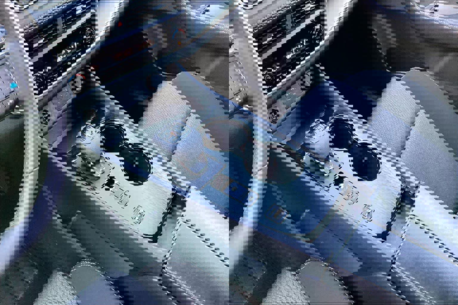 Used 2025 Nissan Rogue SV image 14