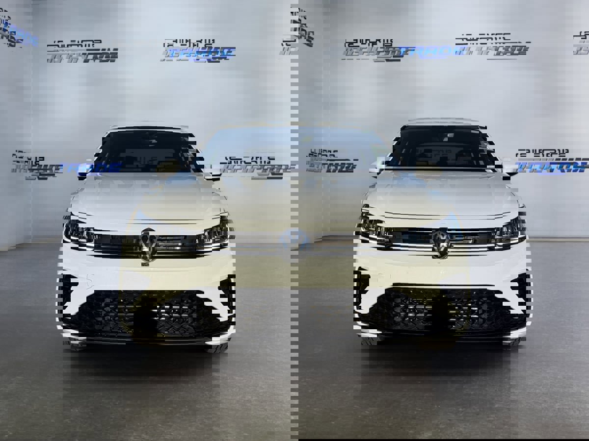 Used 2025 Volkswagen Jetta Sport image 2