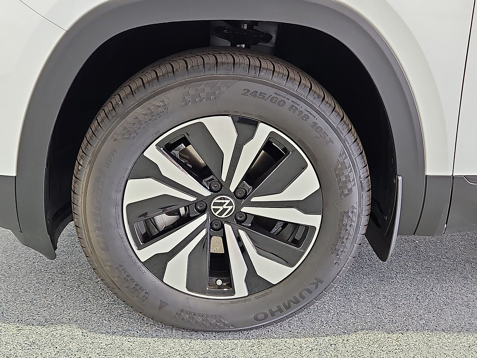 New 2026 Volkswagen Atlas Cross Sport SE FWD image 12