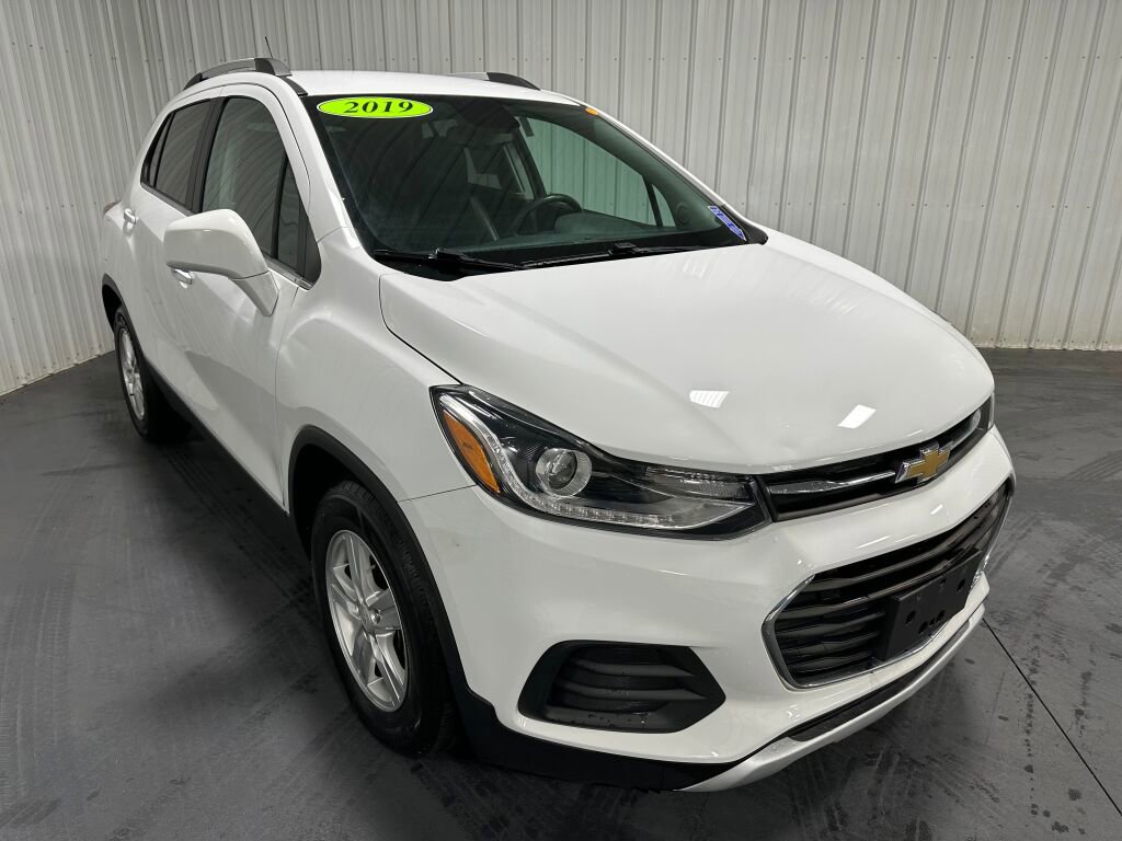 Used 2019 Chevrolet Trax LT w/ LT Convenience Package FWD image 2
