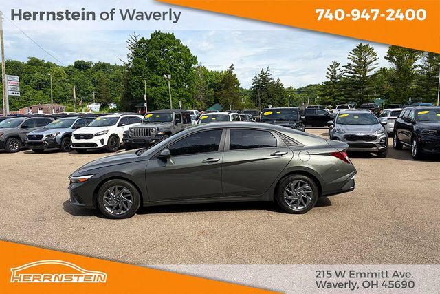 Used 2024 Hyundai Elantra SEL FWD image 4