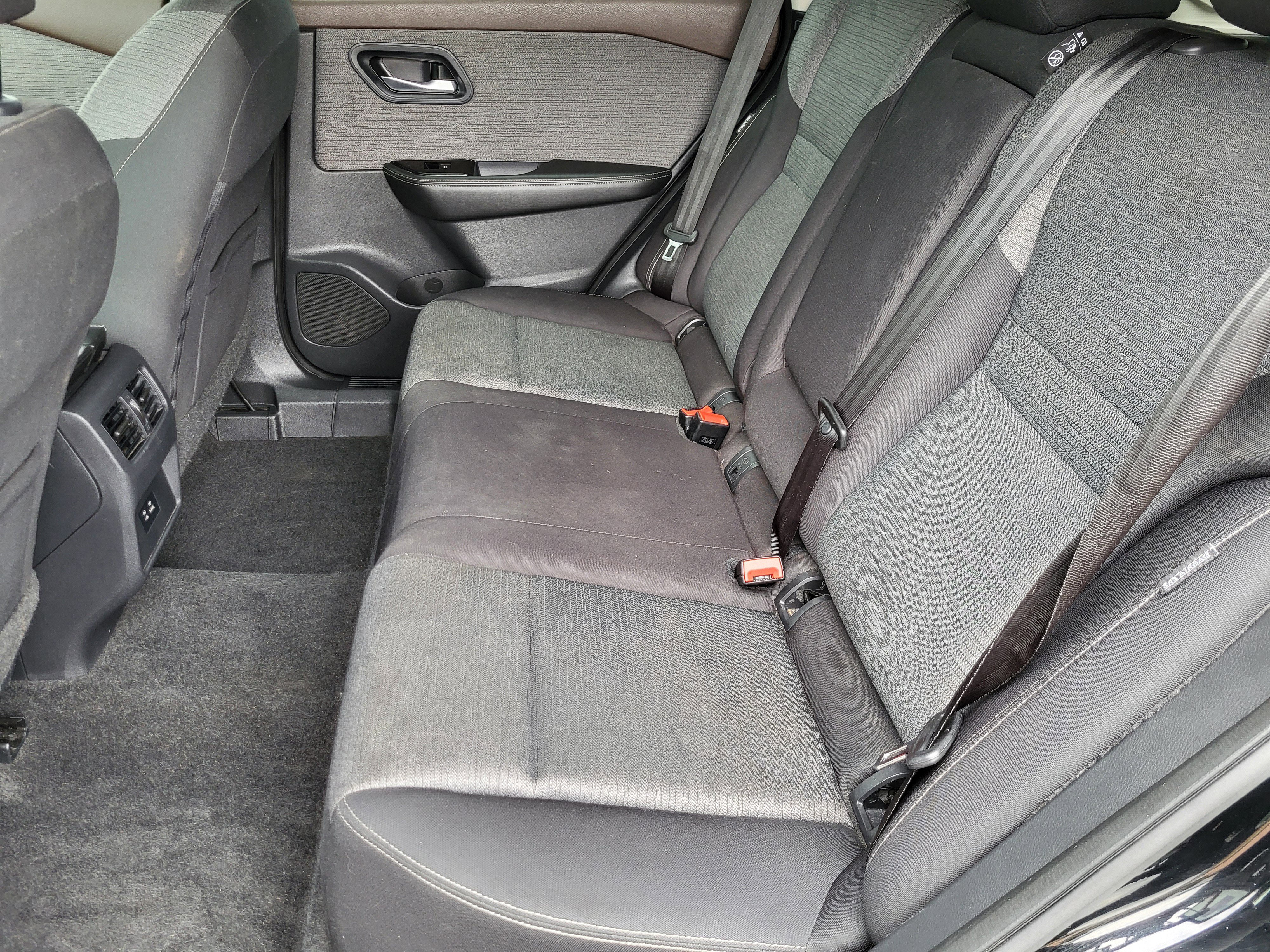 Used 2022 Nissan Rogue SV image 9