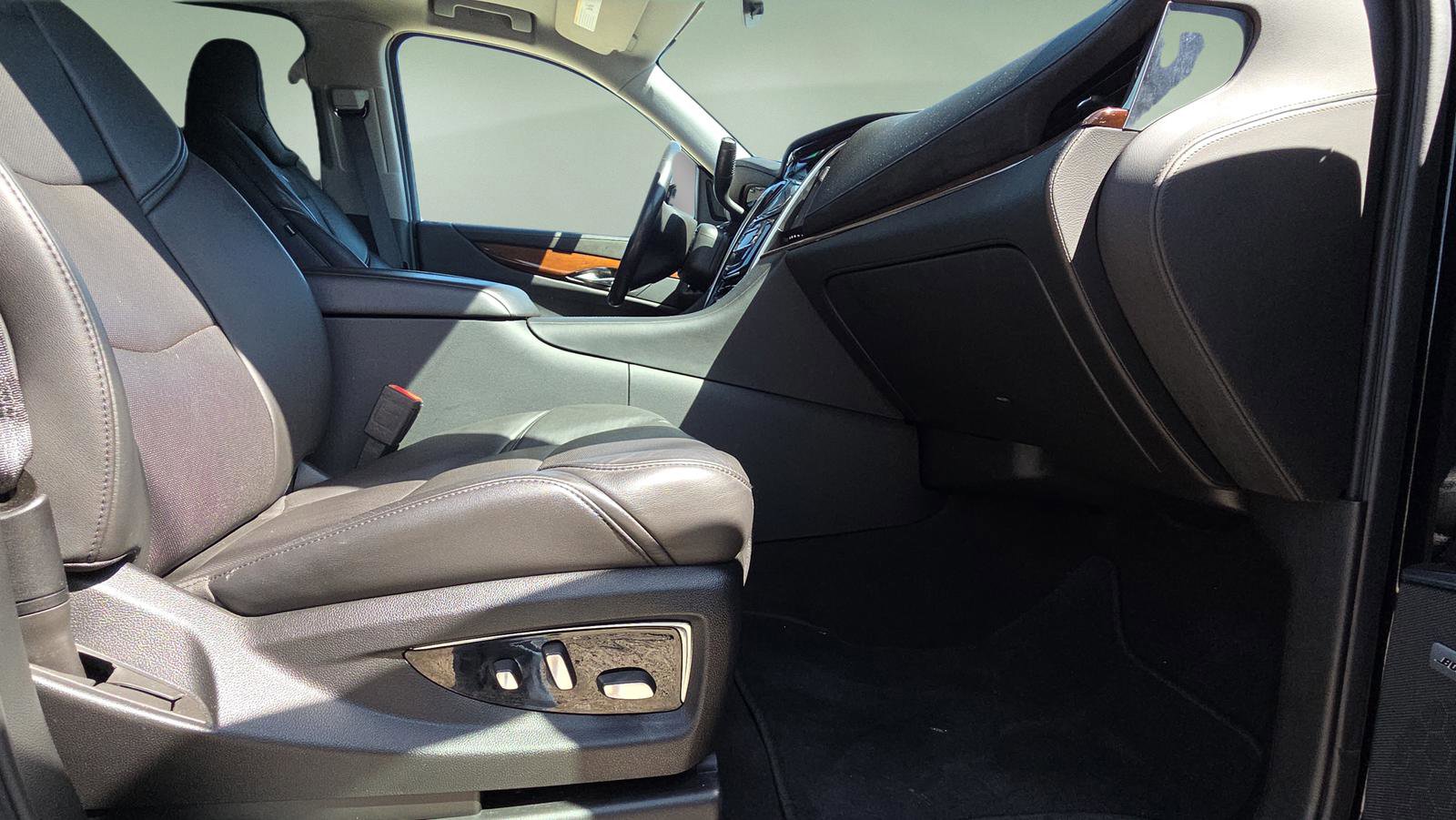 Used 2020 Cadillac Escalade Luxury image 15