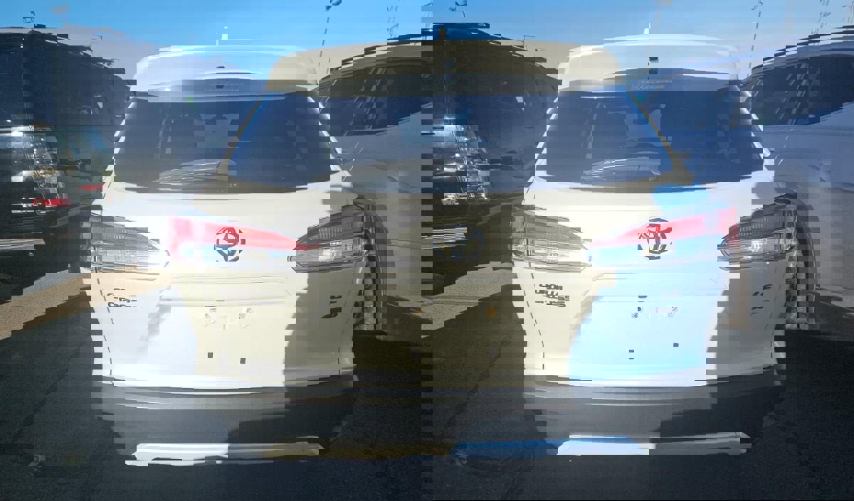 Used 2022 Toyota Corolla Cross LE image 4