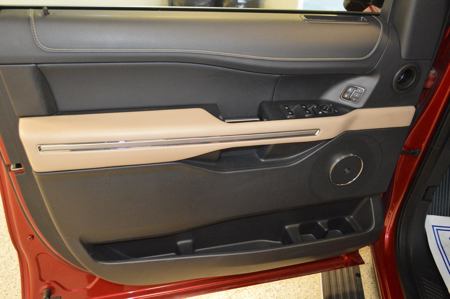 Used 2022 Ford Expedition Max Limited image 15