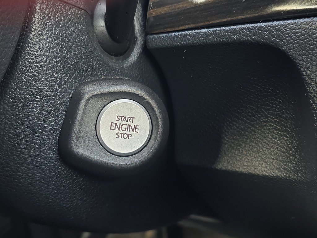 Used 2013 Volkswagen Eos Executive image 25