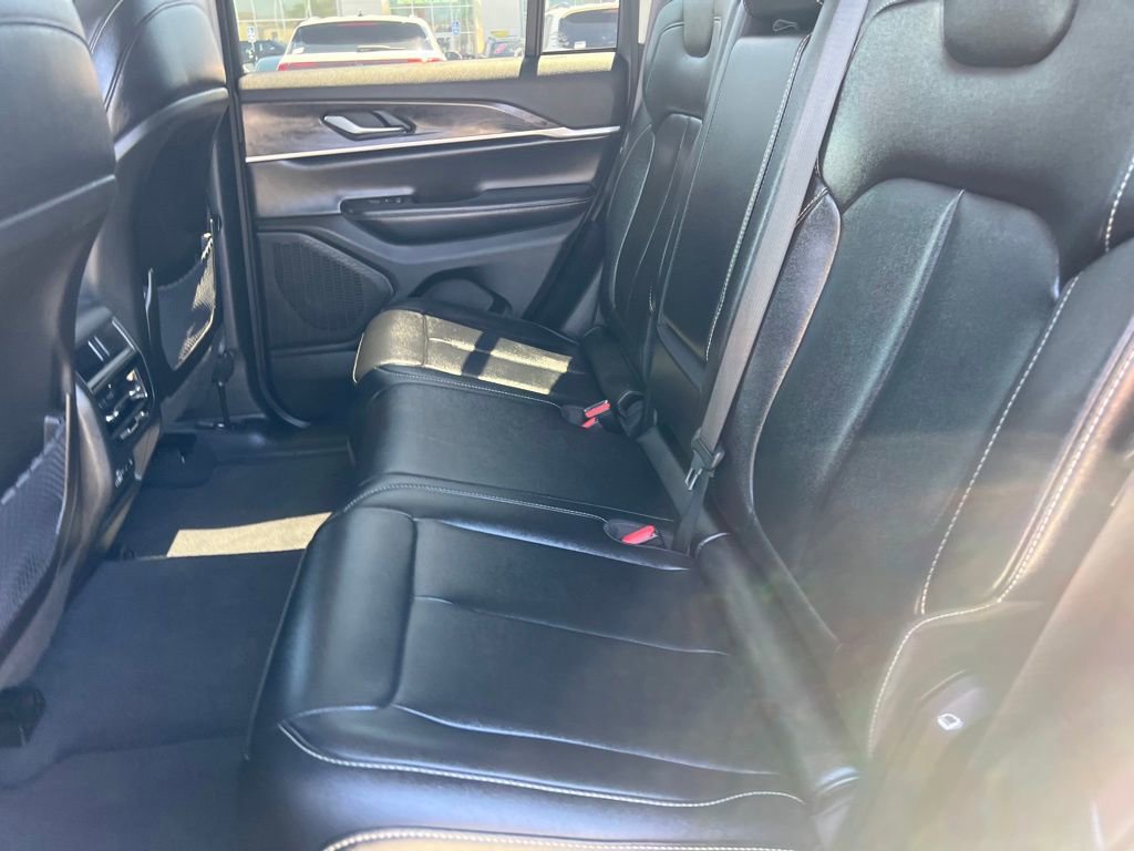 Used 2023 Jeep Grand Cherokee Limited image 23