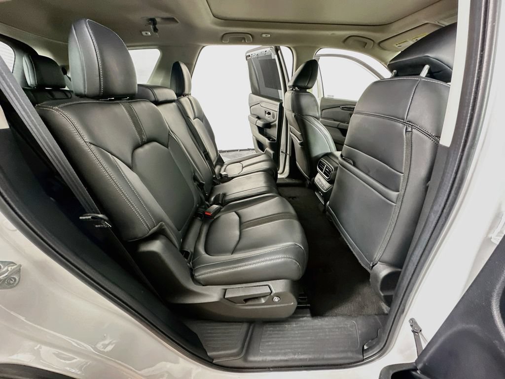 Used 2023 Honda Pilot Touring image 11