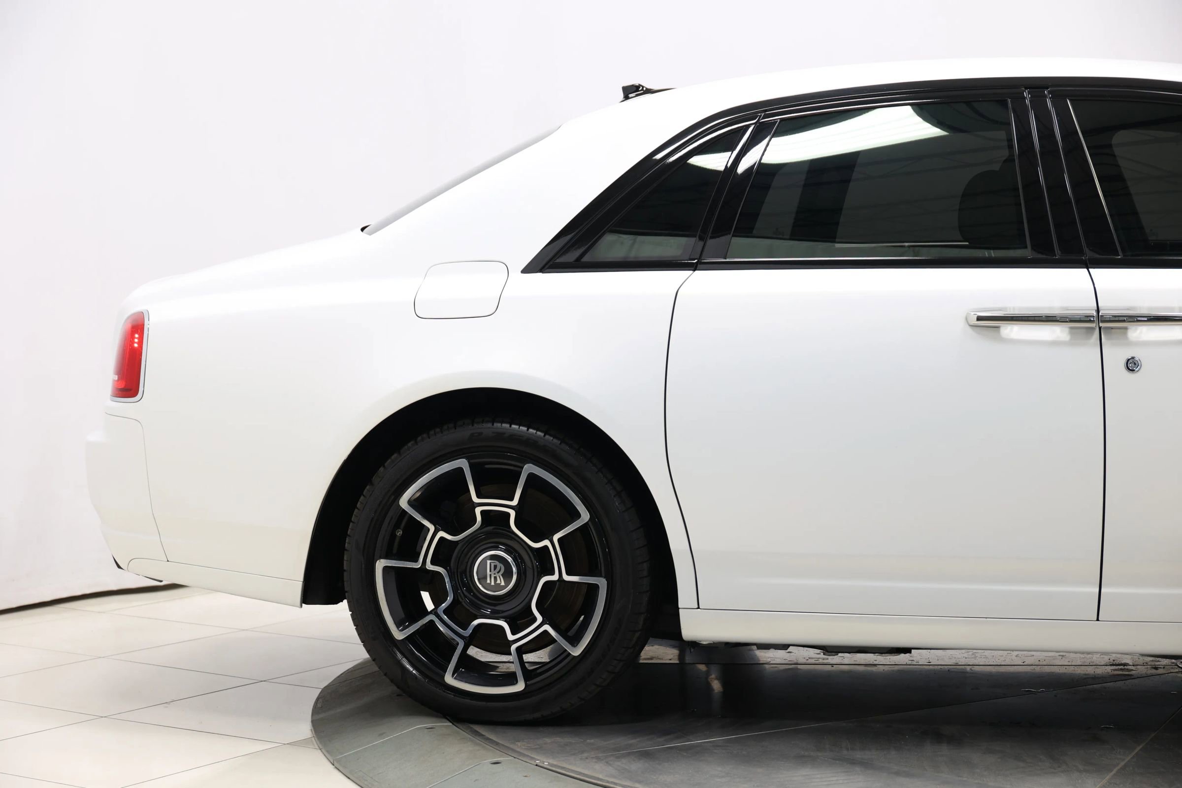 Used 2017 Rolls-Royce Ghost Series II Sedan 4D image 89