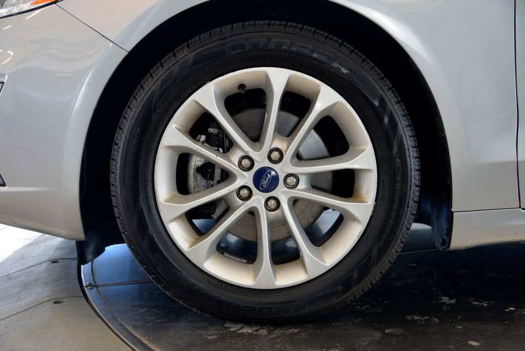 Used 2020 Ford Fusion SE image 10