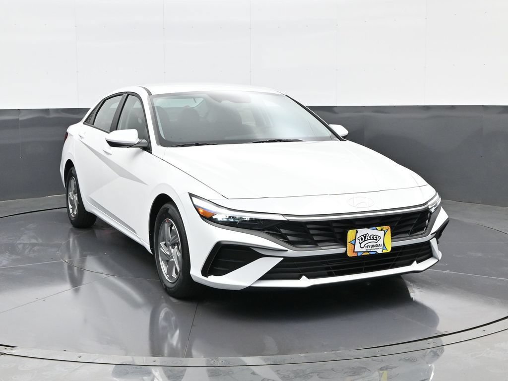 New 2026 Hyundai Elantra SE FWD image 3