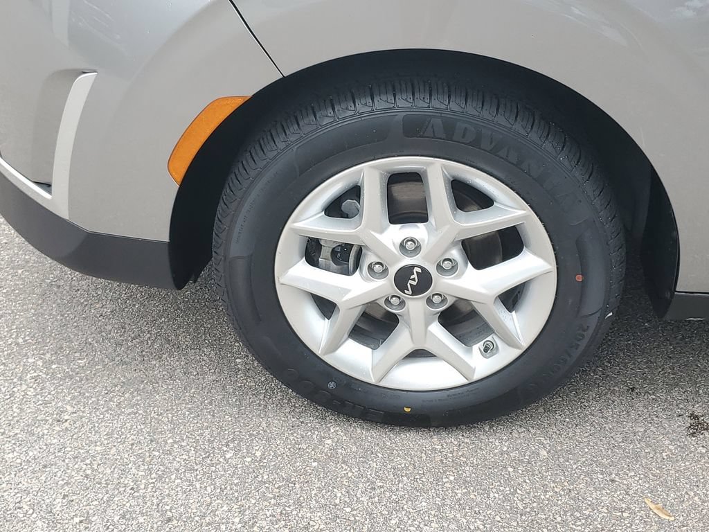 Used 2023 Kia Soul LX w/ LX Technology Package FWD image 11