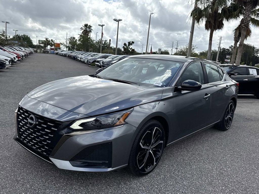 Certified 2025 Nissan Altima 2.5 SR FWD image 7