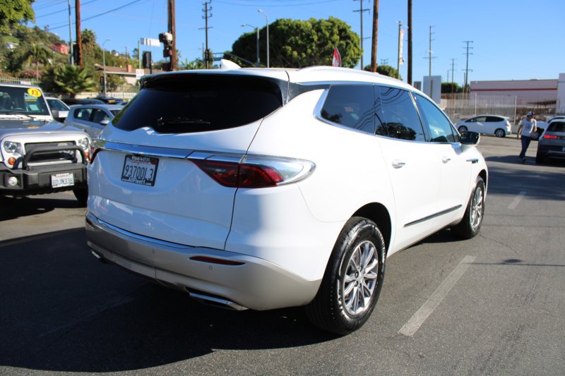 Used 2022 Buick Enclave Essence image 6