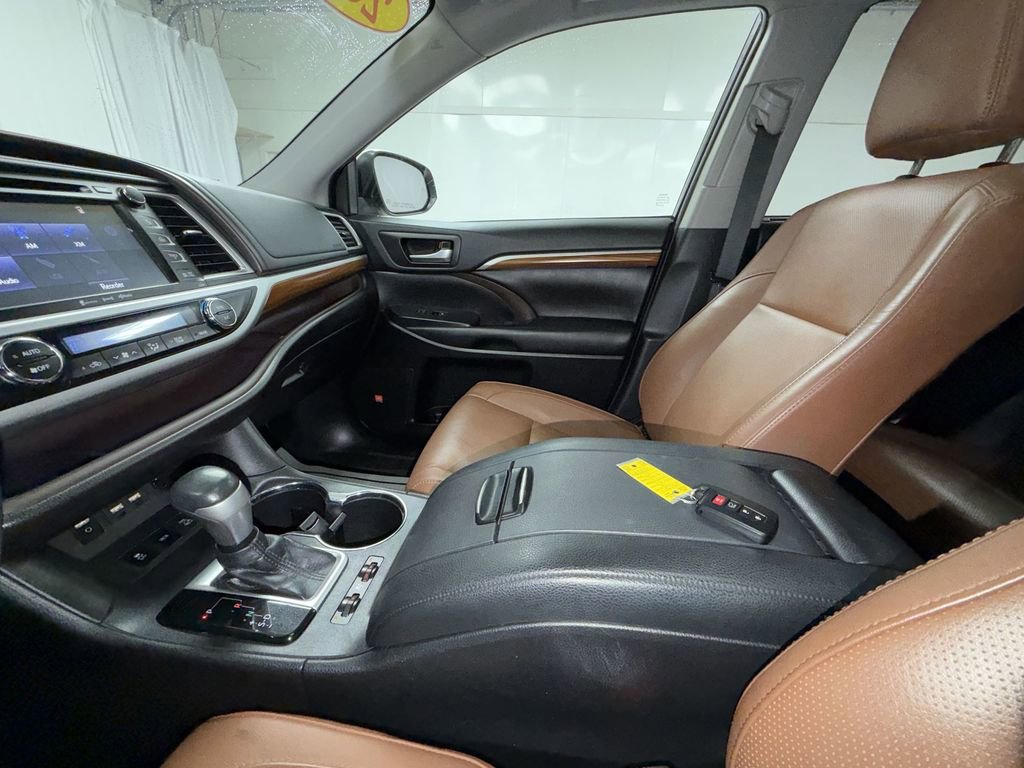 Used 2019 Toyota Highlander Limited image 23