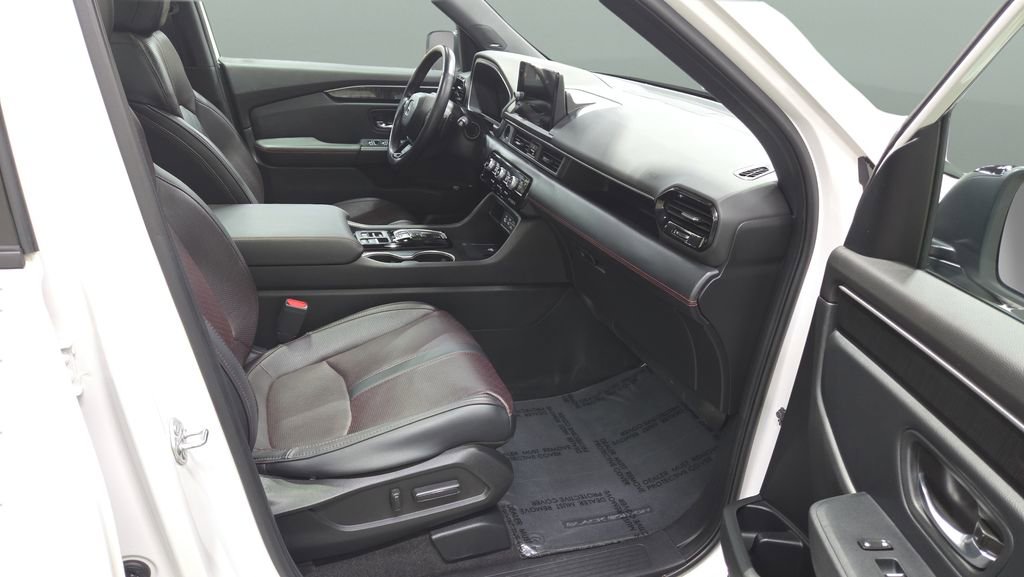 Used 2023 Honda Pilot Elite image 32