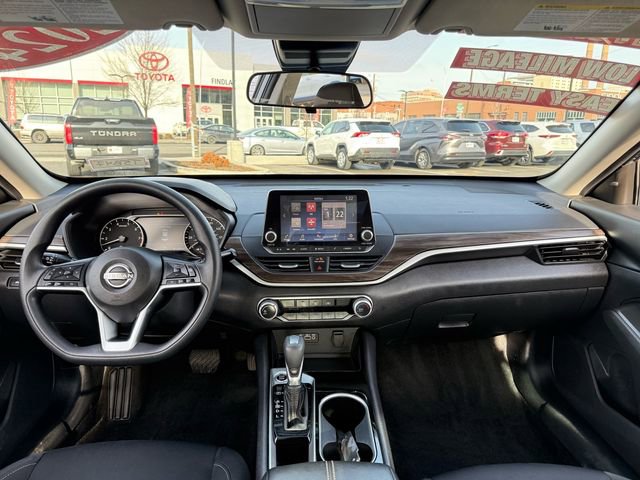 Used 2024 Nissan Altima 2.5 SV image 9