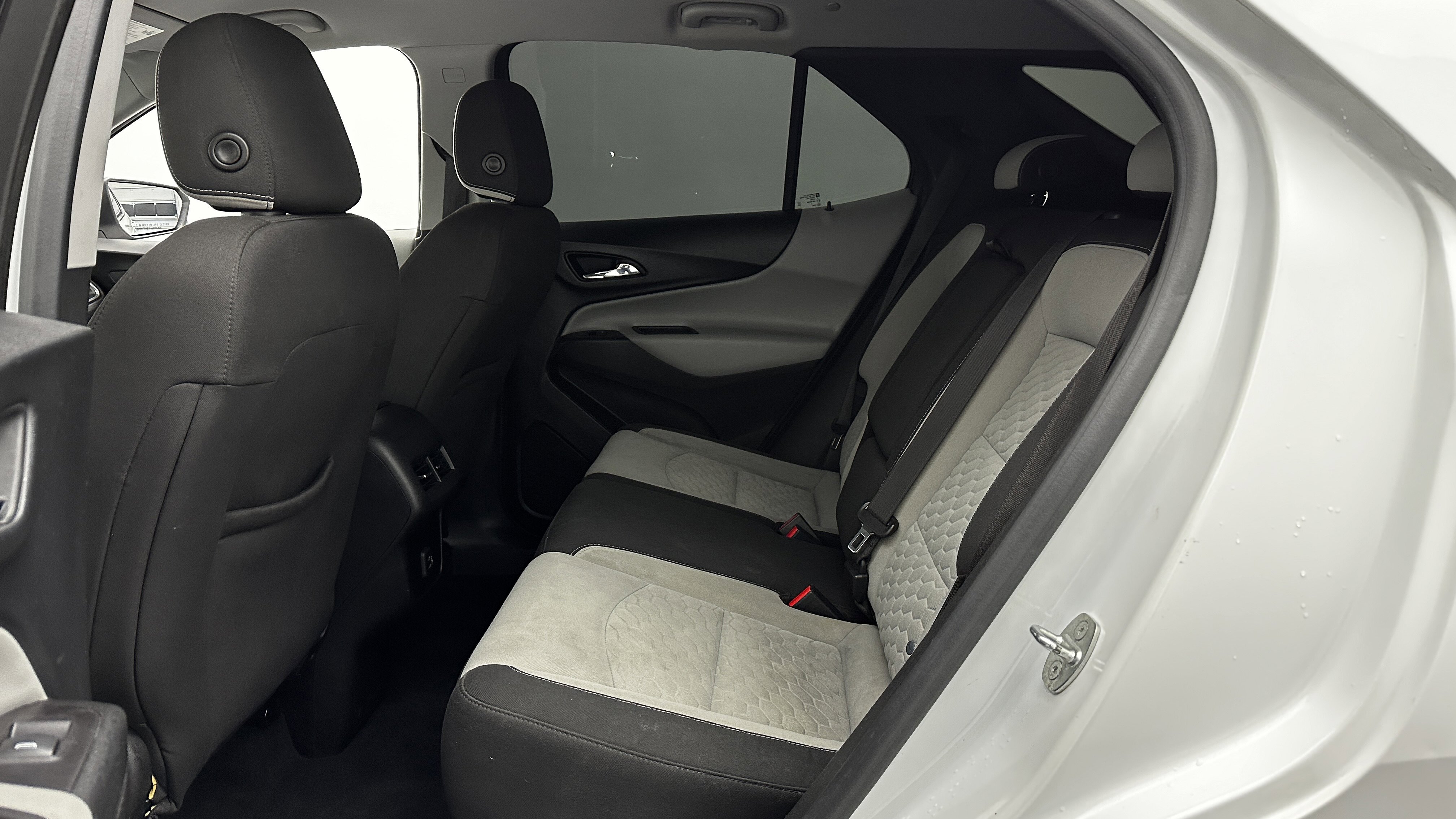 Used 2020 Chevrolet Equinox LT image 23