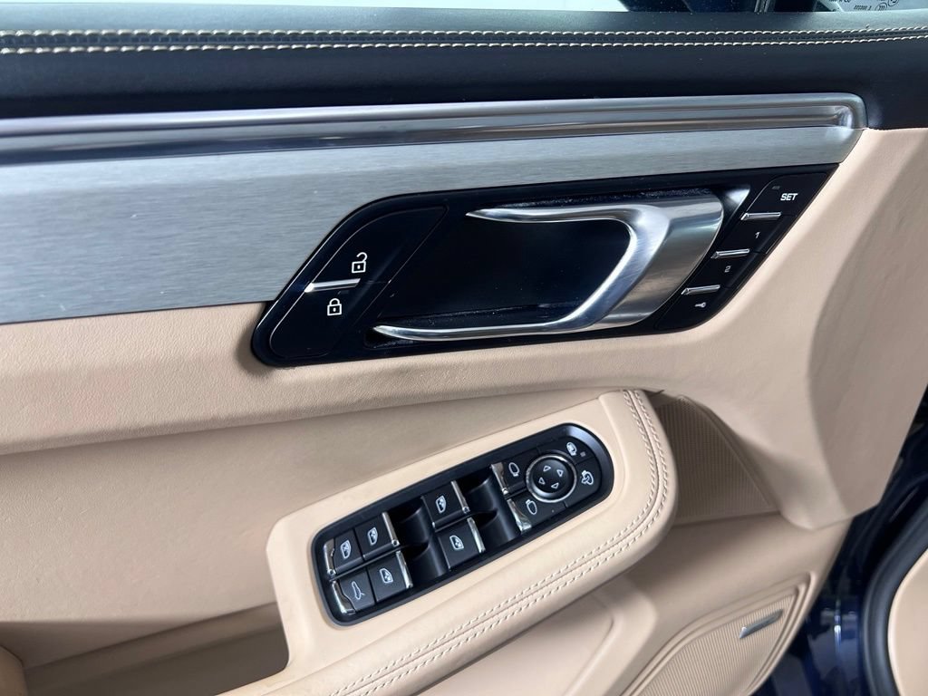 Certified 2020 Porsche Macan Turbo AWD/4WD image 30