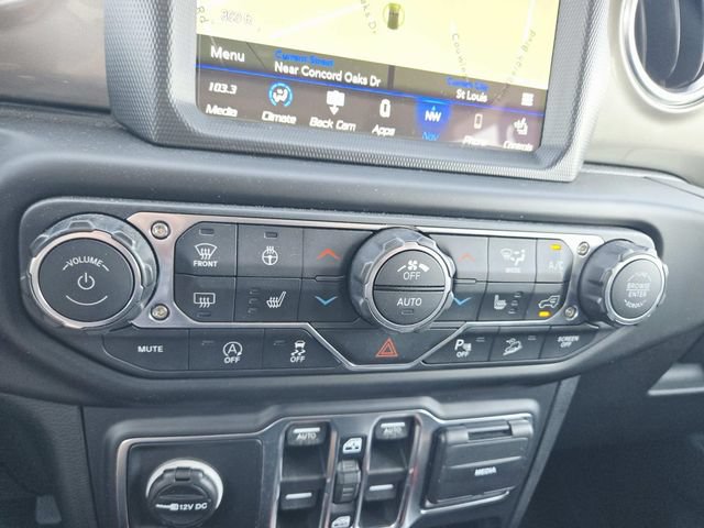 Used 2019 Jeep Wrangler Unlimited Sahara w/ Dual Top Group AWD/4WD image 28