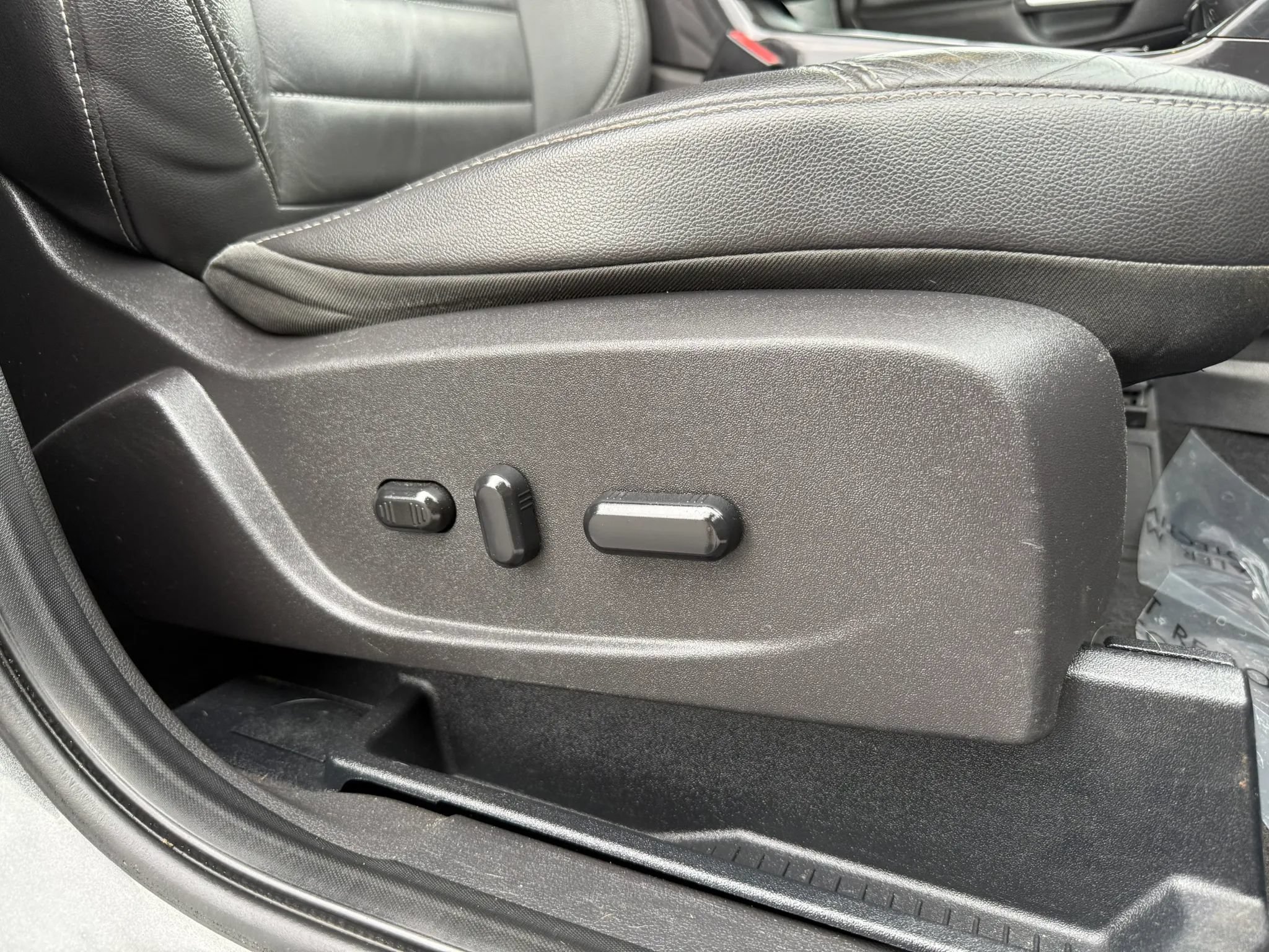 Used 2016 Ford Escape Titanium w/ Equipment Group 301A AWD/4WD image 27