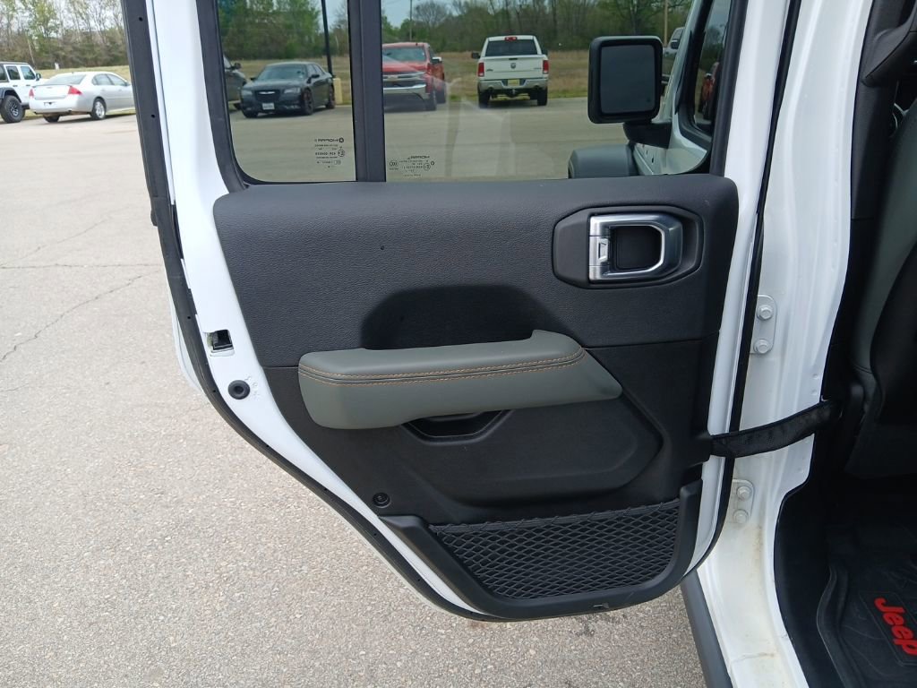 Used 2025 Jeep Gladiator Mojave w/ Convenience Group image 32