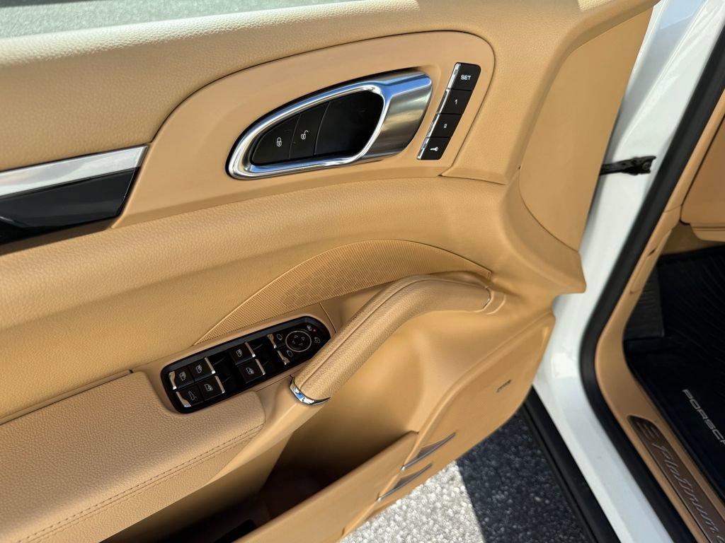 Used 2017 Porsche Cayenne Platinum Edition image 18