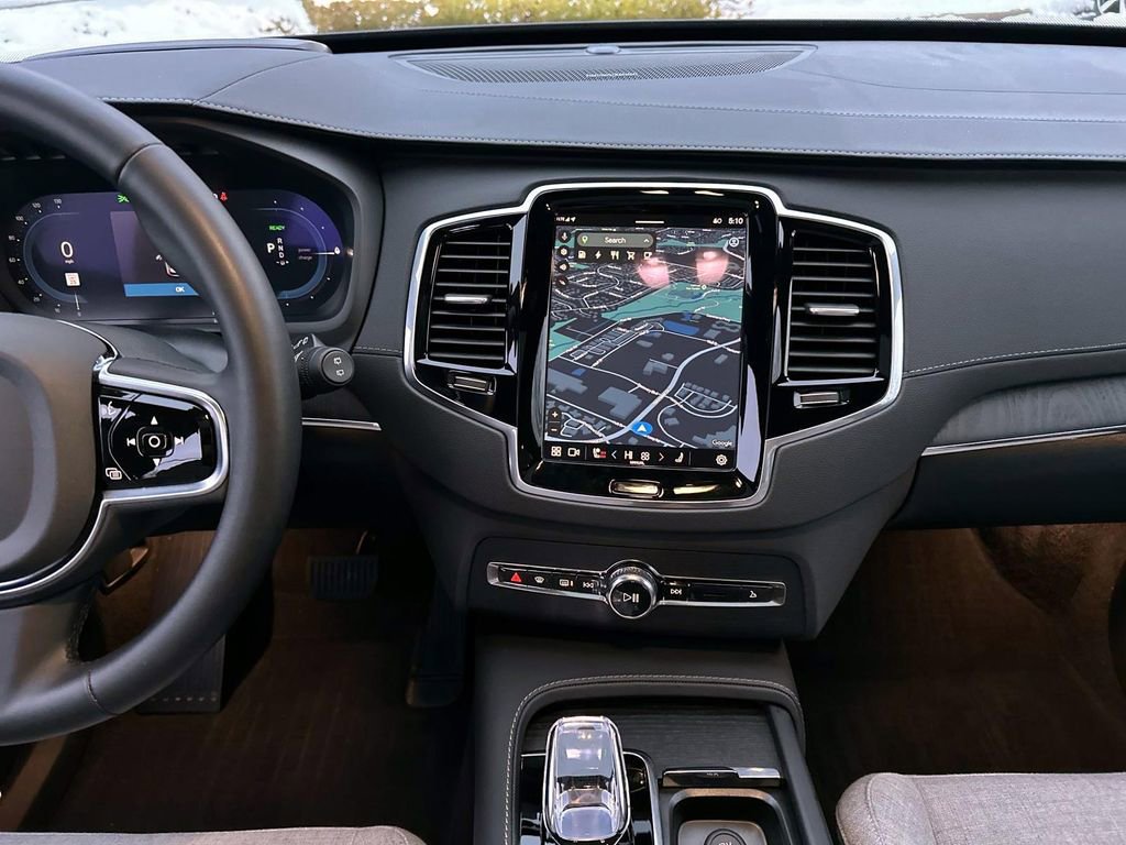 Used 2025 Volvo XC90 T8 Ultra image 32