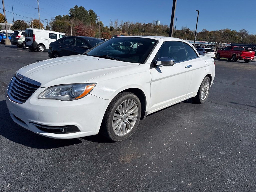 Used 2013 Chrysler 200 Limited FWD image 2