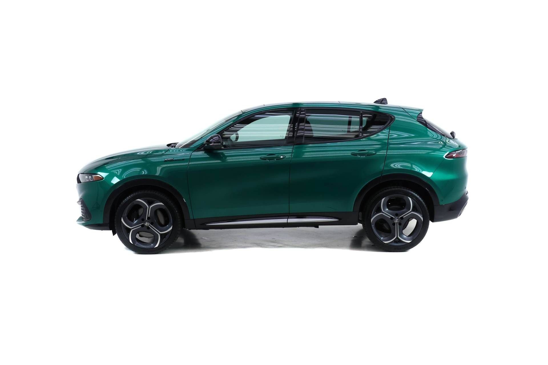 New 2026 Alfa Romeo Tonale w/ Active Assist Package AWD/4WD image 3