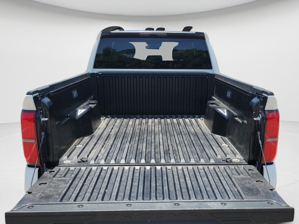 Certified 2025 Toyota Tacoma SR5 AWD/4WD image 9
