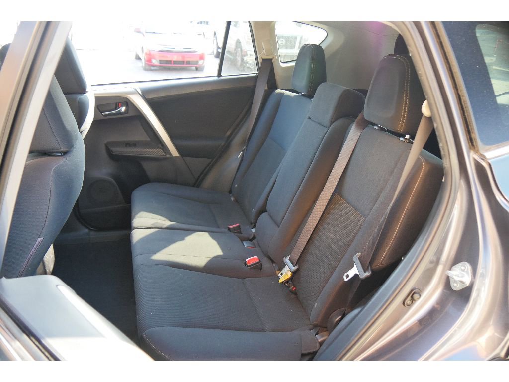 Used 2015 Toyota RAV4 XLE image 18