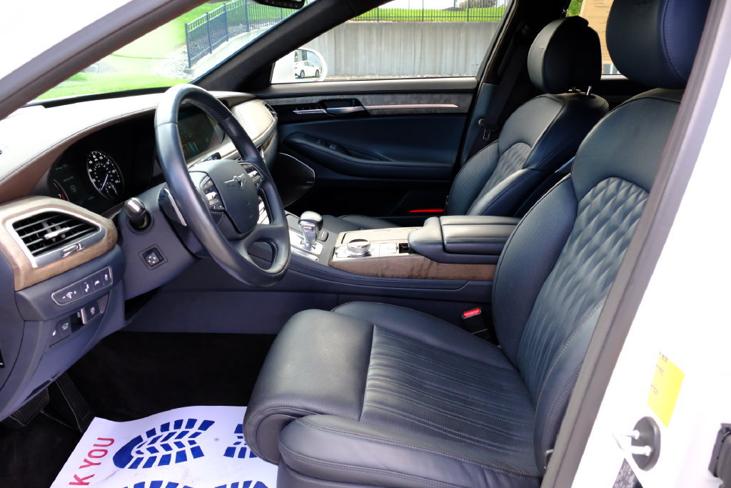 Used 2021 Genesis G90 3.3T Premium RWD image 11