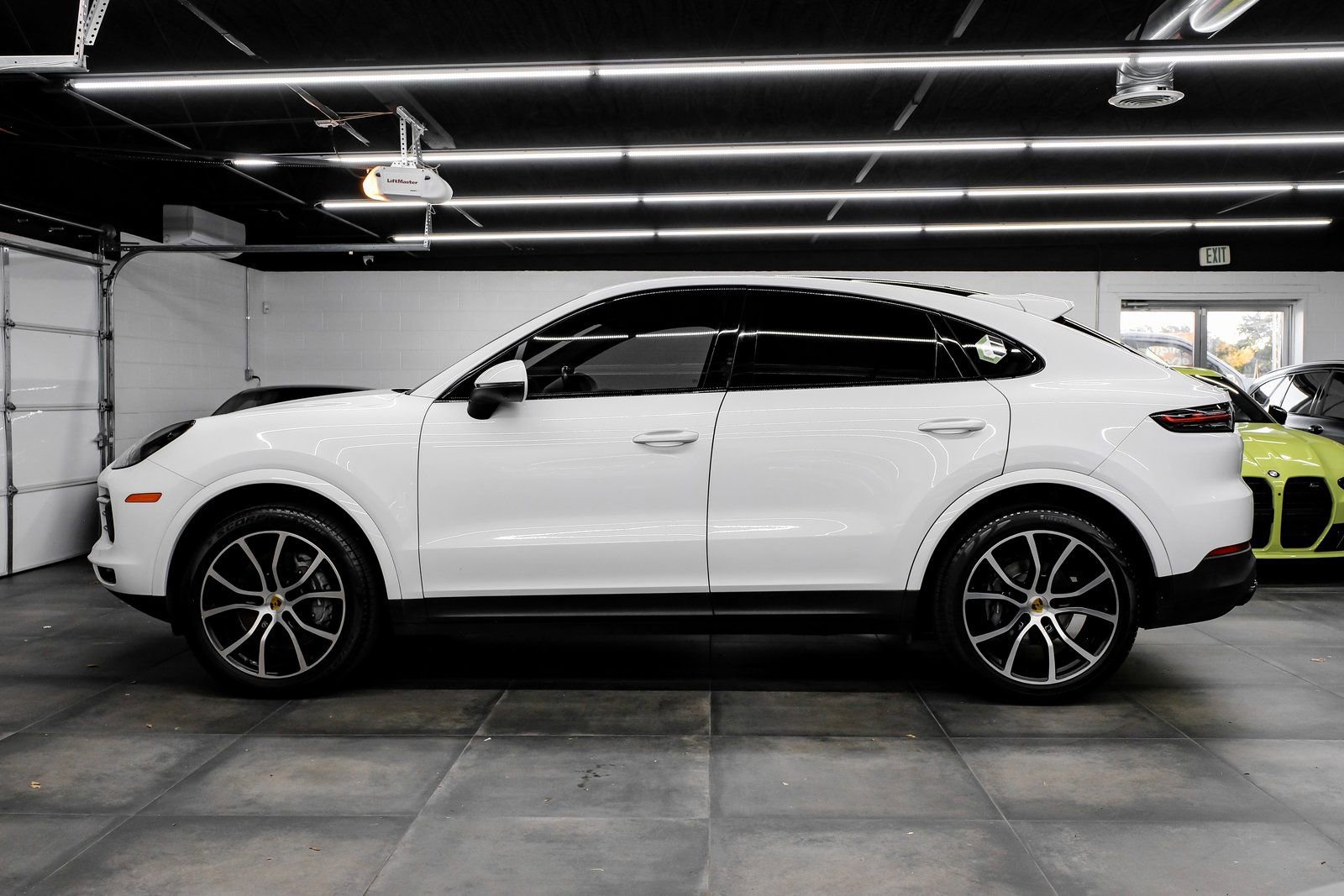 Used 2023 Porsche Cayenne Coupe image 19