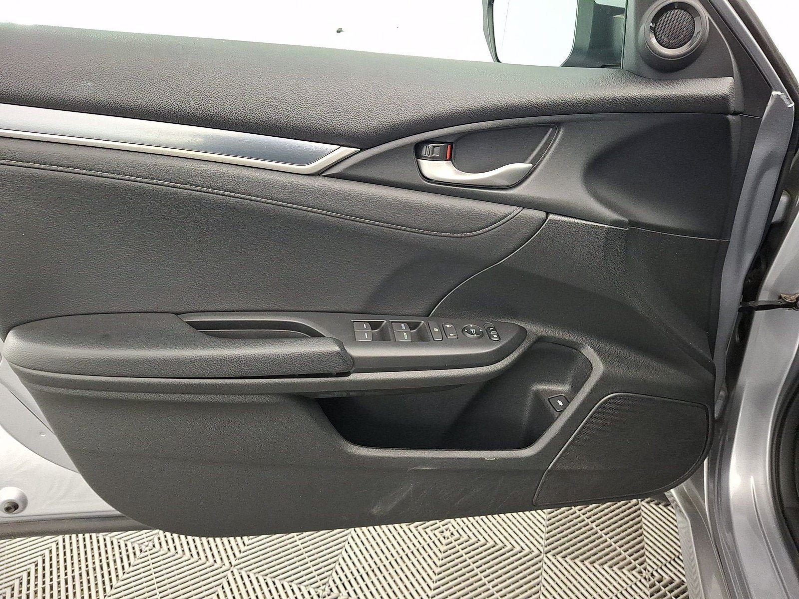 Used 2016 Honda Civic EX-L image 2