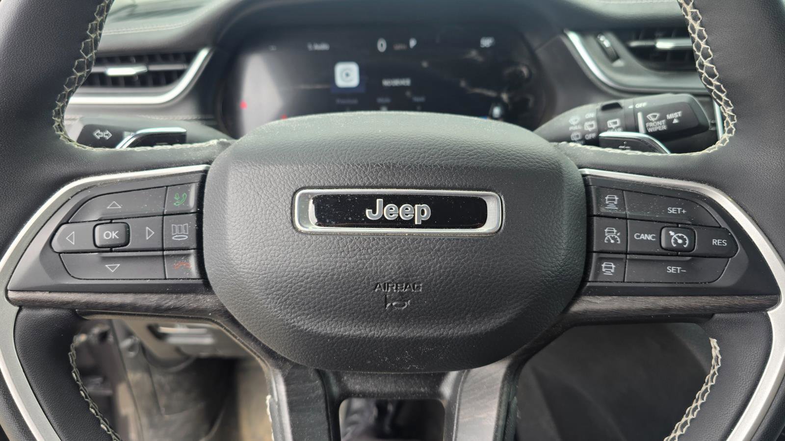 Used 2023 Jeep Grand Cherokee L Limited w/ Trailer Tow Group (B) AWD/4WD image 12
