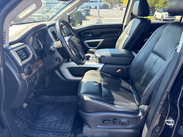 Used 2018 Nissan Titan SL w/ Chrome Package AWD/4WD image 12