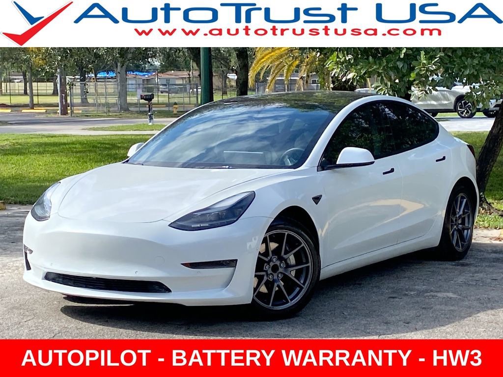 Used 2021 Tesla Model 3 Standard Range Plus image 1