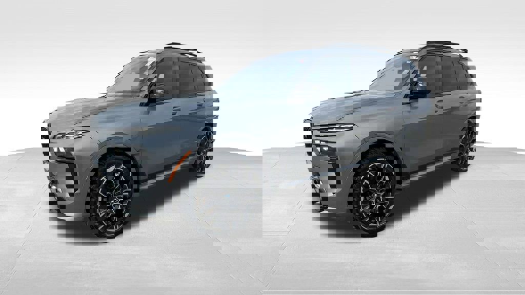 Used 2025 BMW X7 M60i image 5