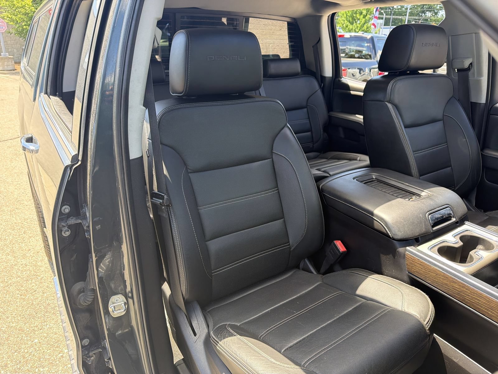 Used 2018 GMC Sierra 2500 Denali w/ Duramax Plus Package AWD/4WD image 25