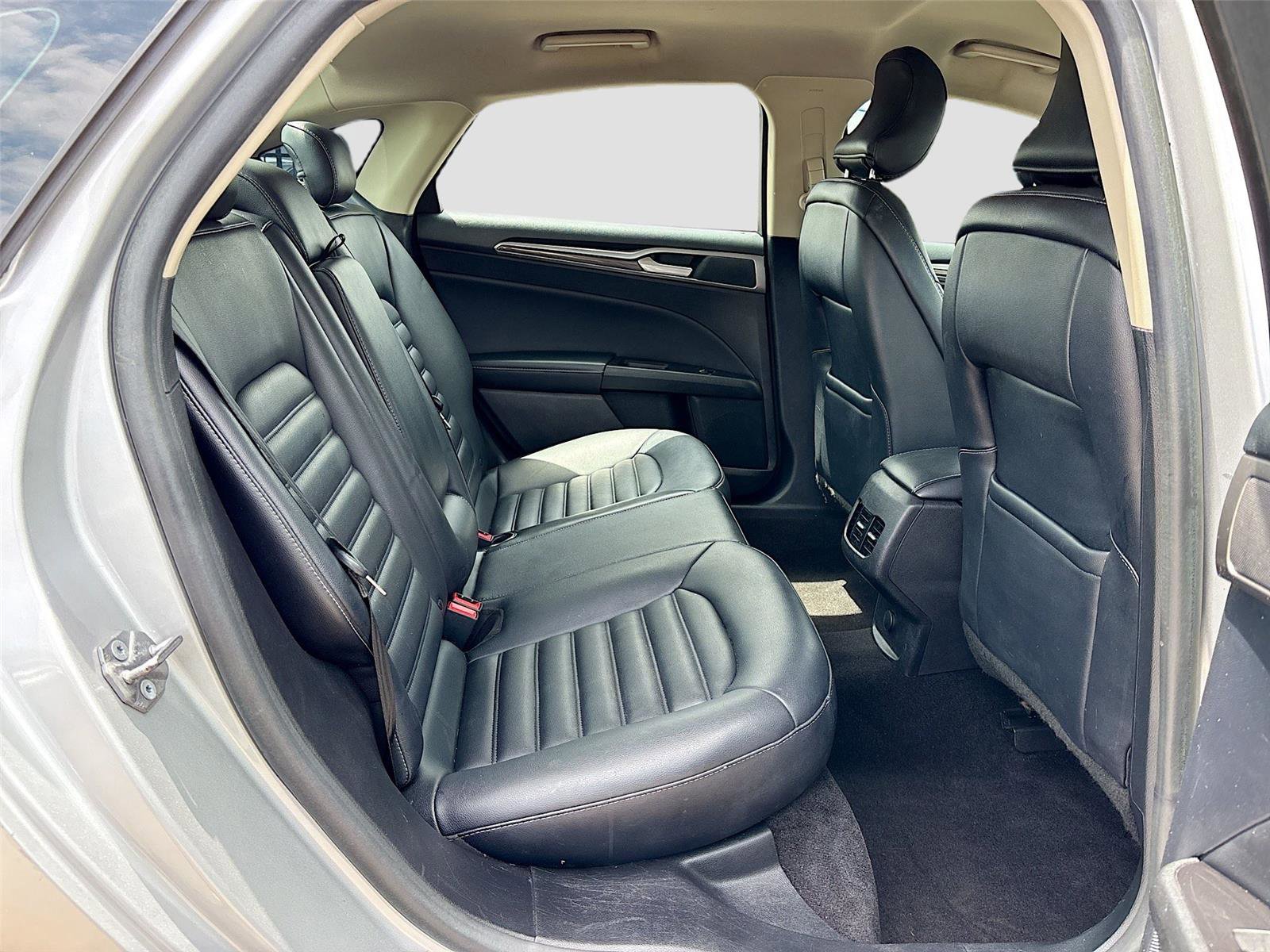 Used 2019 Ford Fusion SEL FWD image 26
