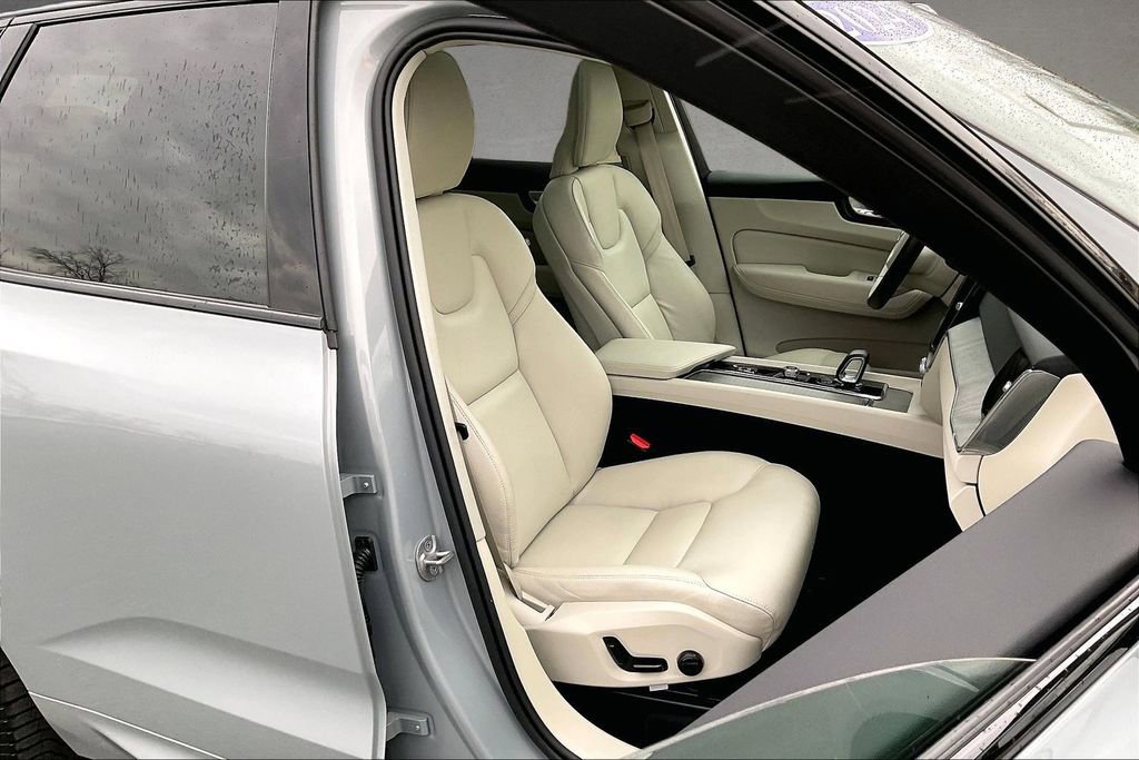 Certified 2024 Volvo XC60 T8 Plus w/ Protection Package Premier image 29