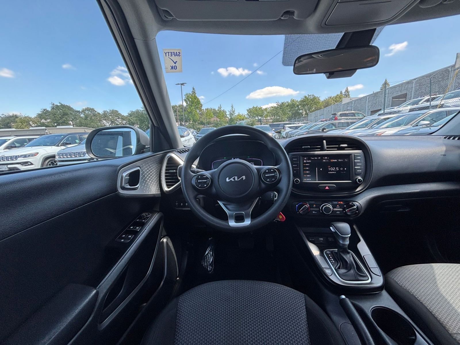 Used 2025 Kia Soul LX w/ LX Technology Package FWD image 32